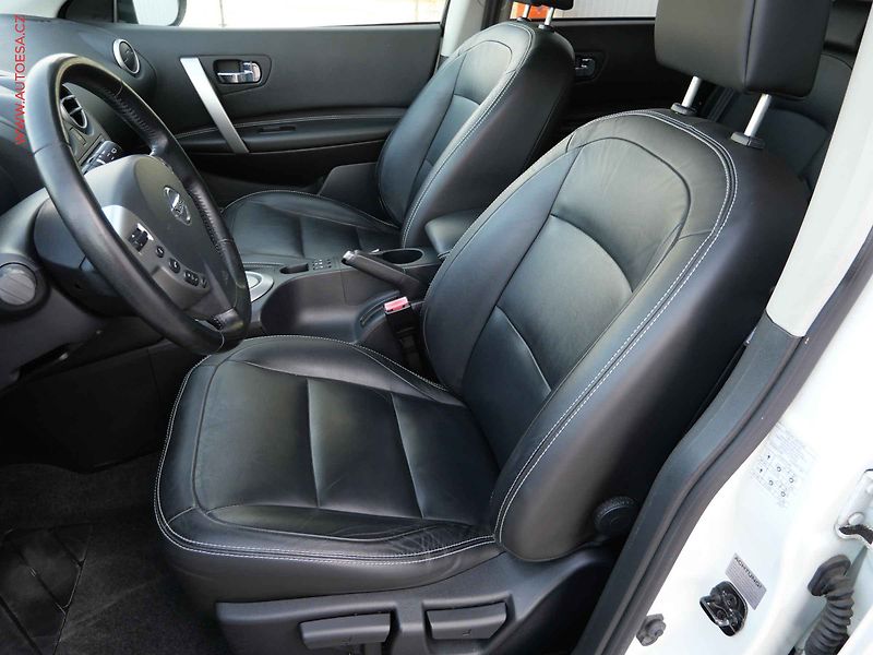 Nissan Qashqai (2012) 2.0i, Tekna, AT, xenon, panor - fotka 9 z 20