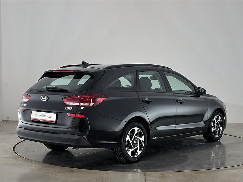 Hyundai i30 Smart DCT - fotka 2 z 27