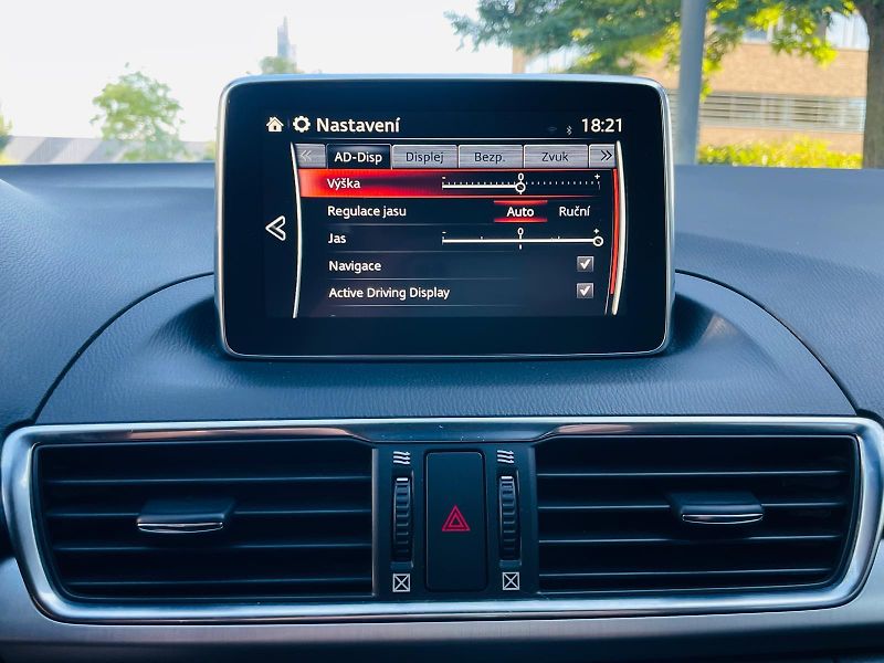 Mazda 3 2.0i MANUÁL LED KAMERA VÝHŘEV - fotka 33 z 48