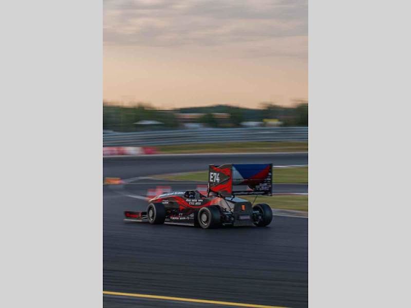 Michael Kohl, dvacetiletý student z Horního Jelení na Pardubicku, se ve svém volném čase podílí na stavbě studentské formule v týmu TU Brno Racing.