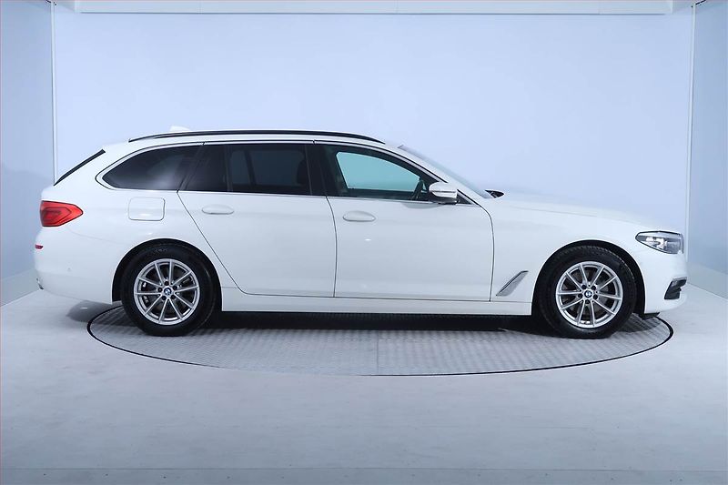 BMW Řada 5 (2018) 520d xDrive, 4X4, Automat - fotka 6 z 25