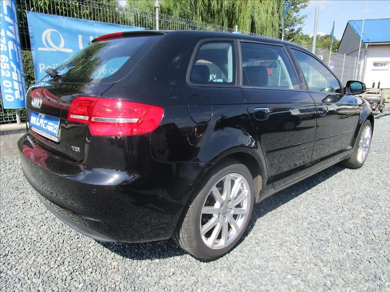 Audi A3 Sportback 1.6TDi  aut. klima, - fotka 4 z 37