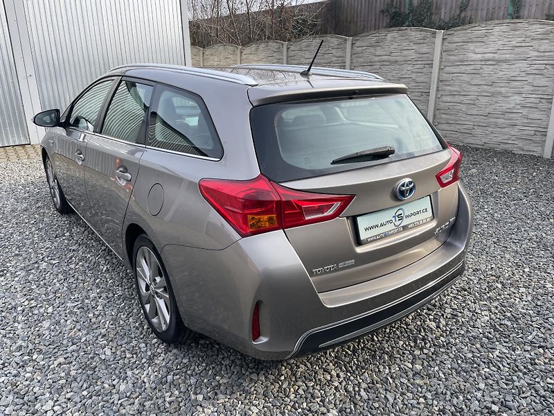 Toyota Auris 1.8i 16v HYBRID AUT NAVI CAM!! - fotka 31 z 166