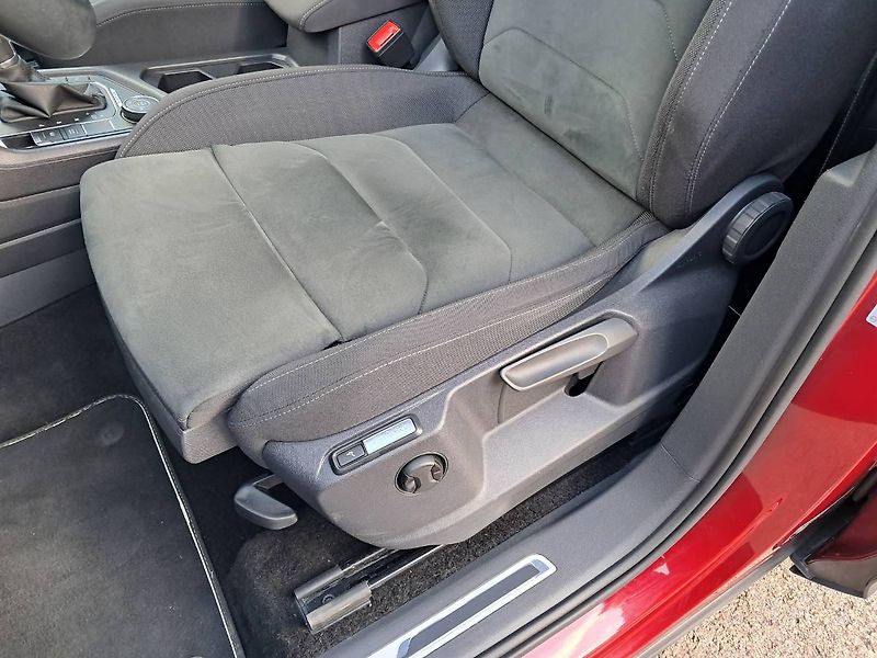 Volkswagen Tiguan (2018) COMFORTLINE 2.0 TSI / 132 kW D - fotka 25 z 35
