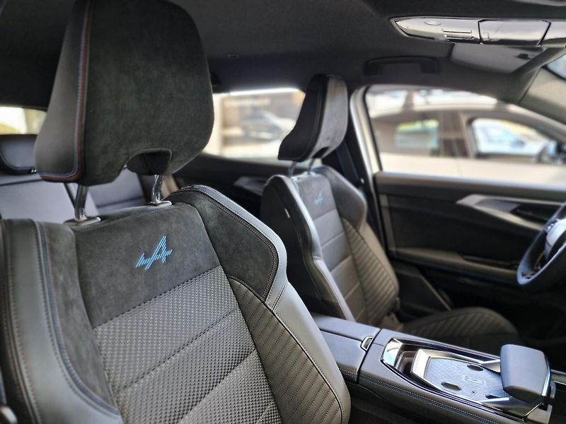 Renault Austral (2026) esprit Alpine full hybrid E-Te - fotka 8 z 13
