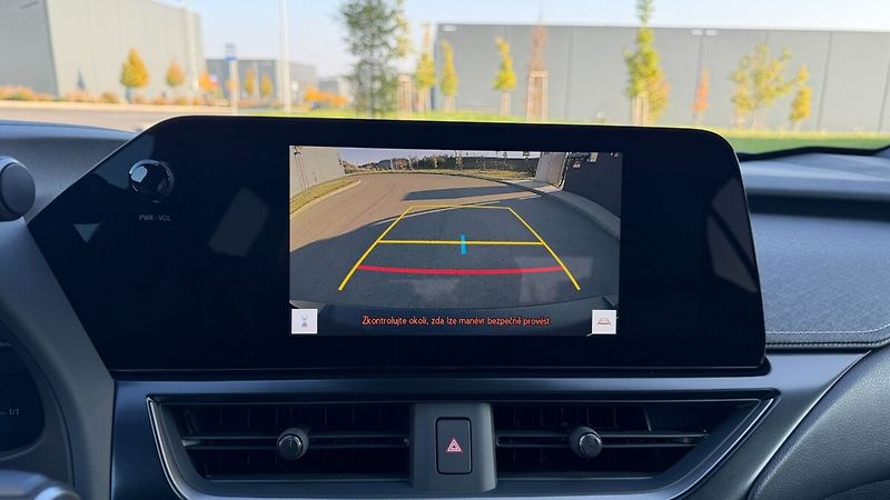 Lexus UX 300h 300H 2,0 HEV PRESTIGE 4X4 - fotka 13 z 27