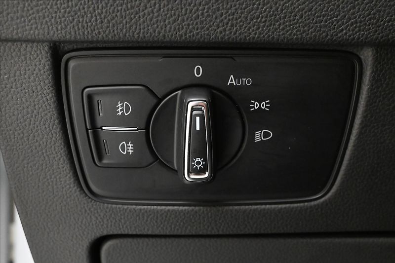 Volkswagen Passat 2,0 TDI 110 kW DSG Business Zá - fotka 27 z 32