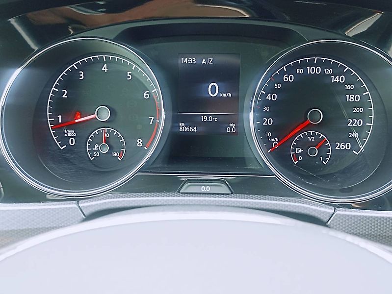 Volkswagen Touran (2021) 1.5TSI 110kW 7míst výhřevy - fotka 28 z 35