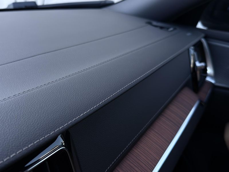 Volvo V60 T8 AWD ULTRA DARK // 335 kW - fotka 27 z 57