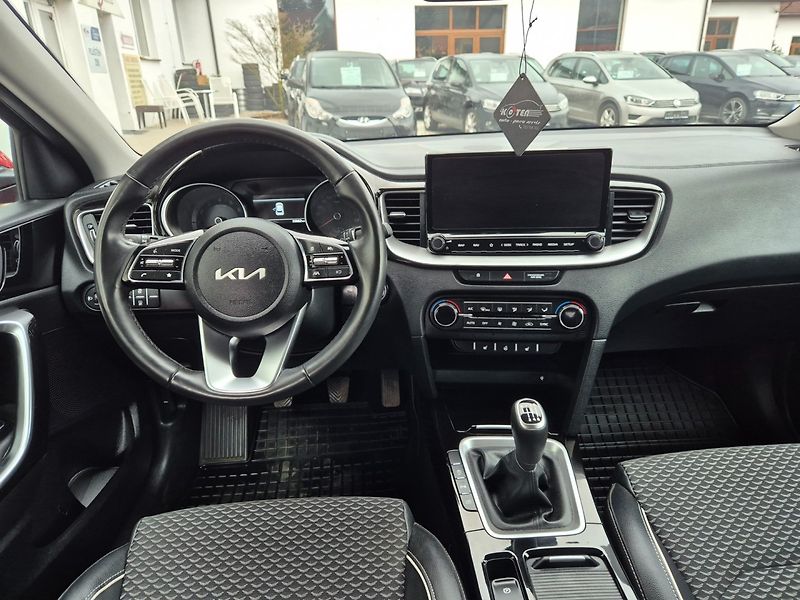 Kia XCeed (2022) 1.5i TOP  NOVE V CZ EXKLUSIVE - fotka 19 z 37