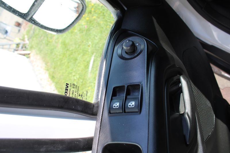 Iveco Daily 35S160 2,3 Skříň+čelo+klima - fotka 13 z 17