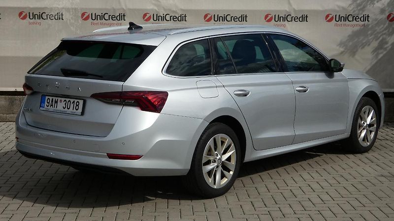 Škoda Octavia 2,0 TDI Style DSG 110 kW - fotka 3 z 24