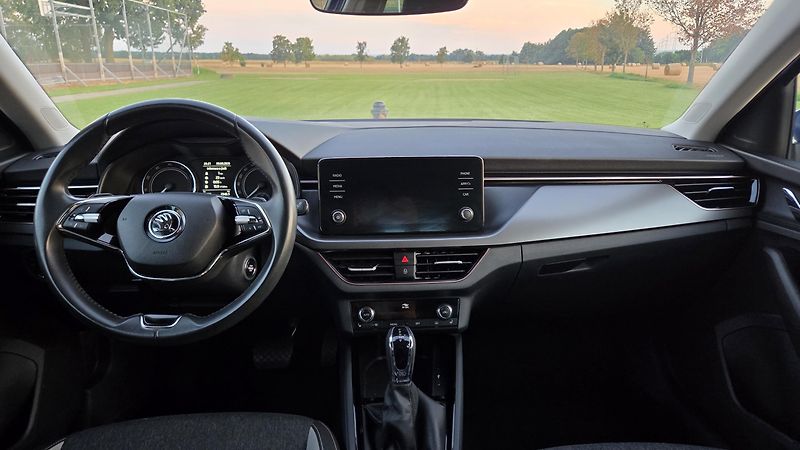 Škoda Scala (2023) 1.0 TSI 81 kW Style AT CZ DPH - fotka 16 z 26