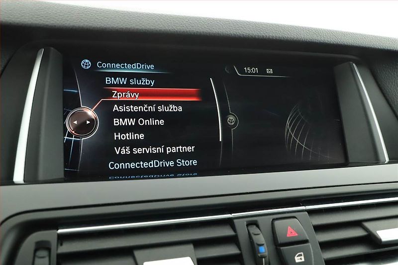 BMW Řada 5 (2015) 520d xDrive, 4X4, Automat - fotka 18 z 34