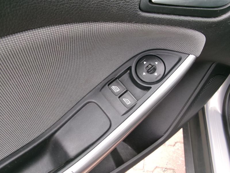 Ford Focus (2014) 1,0 ECOBOOST AC BT TEMP - fotka 9 z 24