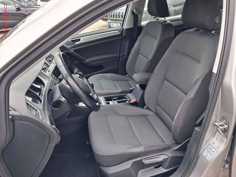 Volkswagen Golf (2015) 1.4 TSi, Comfortline, TZ - fotka 9 z 16