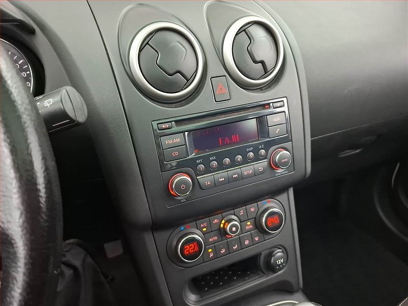Nissan Qashqai (2012) 1.6 i, 7 míst, Tempomat - fotka 12 z 18