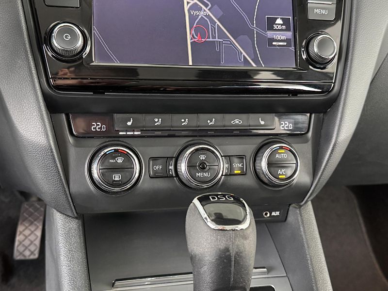 Škoda Octavia 2,0TDI DSG*Navi*Xenon*Kamera - fotka 24 z 36