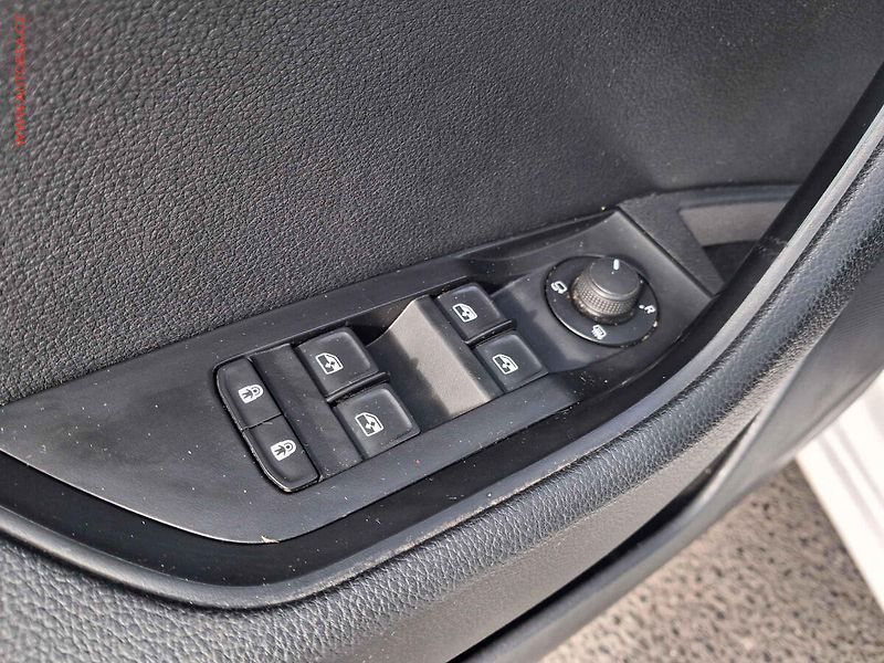 Škoda Superb (2018) 2.0 TDI, ČR, DSG, bixen - fotka 13 z 17
