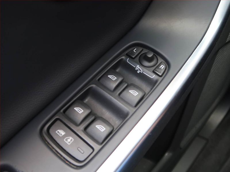Volvo V60 (2014) D4 2.0, Automat, Navi, Xenony - fotka 18 z 18