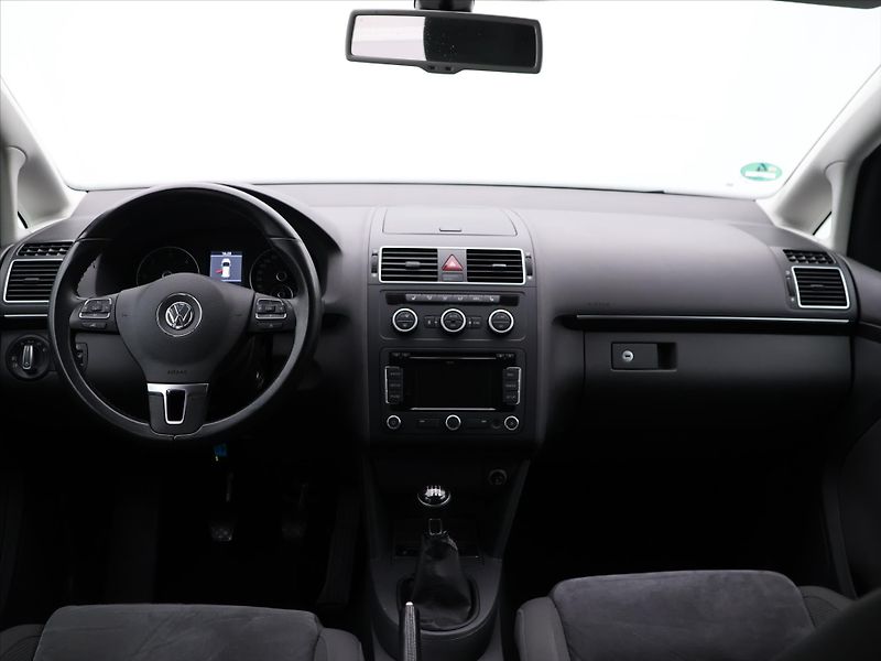 Volkswagen Touran 2,0 TDI 103kW Highline Tažné - fotka 19 z 27