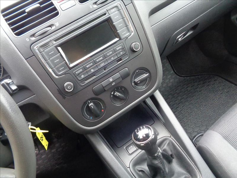 Volkswagen Golf 1,4 - fotka 15 z 16