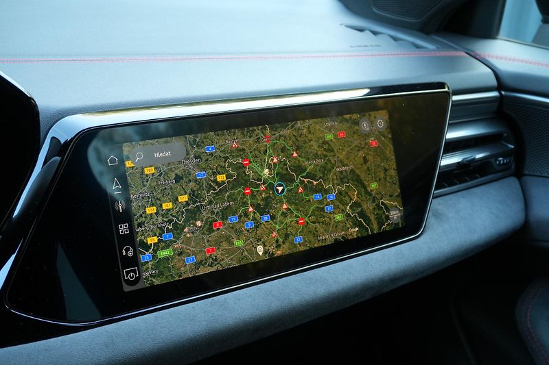 Audi A6 Avant 220 kW, ČR, S-Line, Tažné - fotka 24 z 37