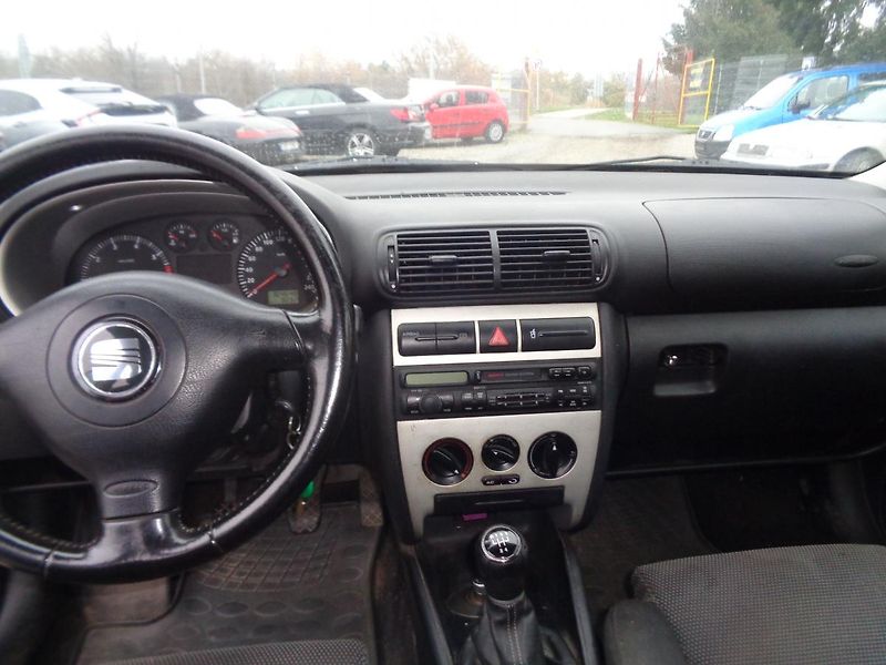 Seat Leon 1,6 - fotka 8 z 12