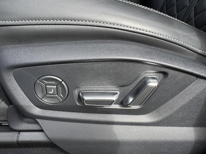 Audi SQ7 SQ7,373kw,7míst,ČR-1.maj. - fotka 28 z 51