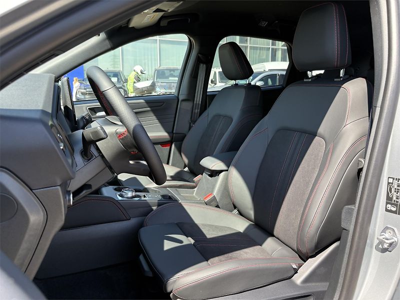 Ford Kuga (2025) ST-Line X, 5dveřová, 1.5 EcoBo - fotka 11 z 17