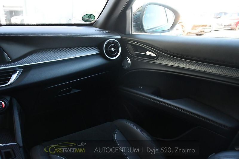 Alfa Romeo Stelvio 2.9 V6 Bi-T 520PS QUADRIFOGLIO - fotka 22 z 56