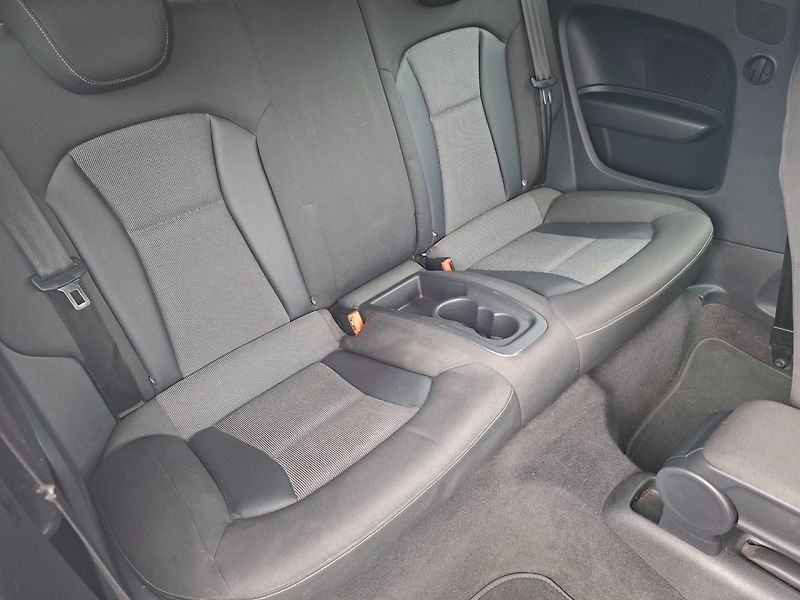 Audi A1 (2011) 1.2TFSi 63kW S-LINE -NOVÉ V ČR - fotka 18 z 34