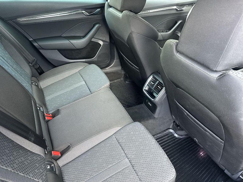 Škoda Octavia (2023) Combi 1.5 TSI e-TEC DSG Style+ - fotka 11 z 35