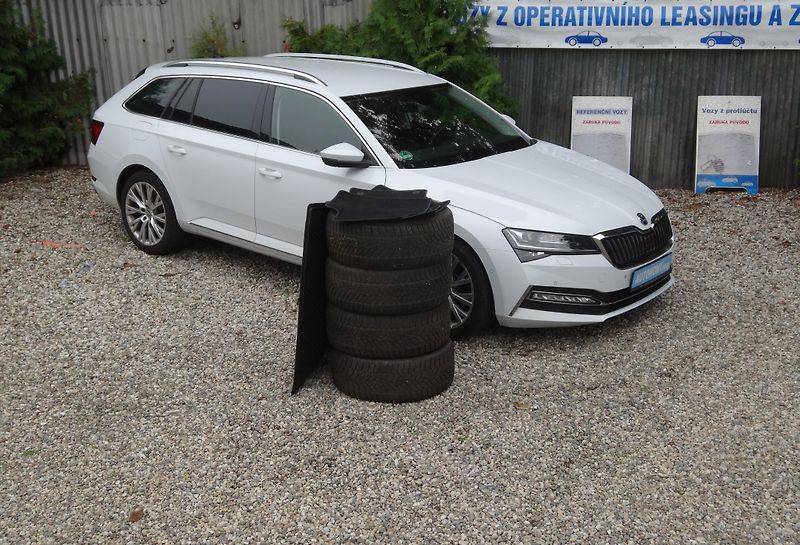 Škoda Superb Kom.2.0TDi L&K Taž.zař.4x4 DSG - fotka 2 z 62