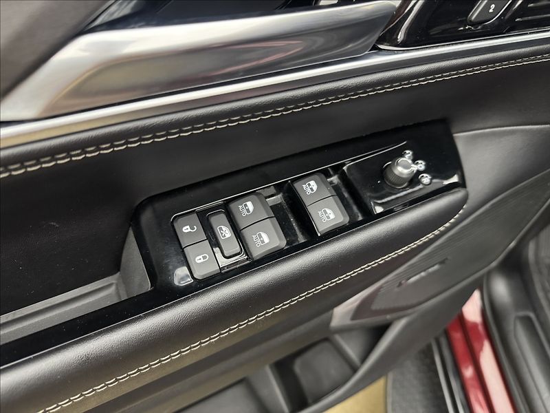 Jeep Wagoneer 5,7 V8 VZDUCH 7-MÍST DPH 360° - fotka 42 z 60
