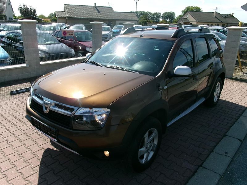 Dacia Duster (2012) 1,6 16V 4x4 KLIMA ALU TAŽNÉ - fotka 2 z 31