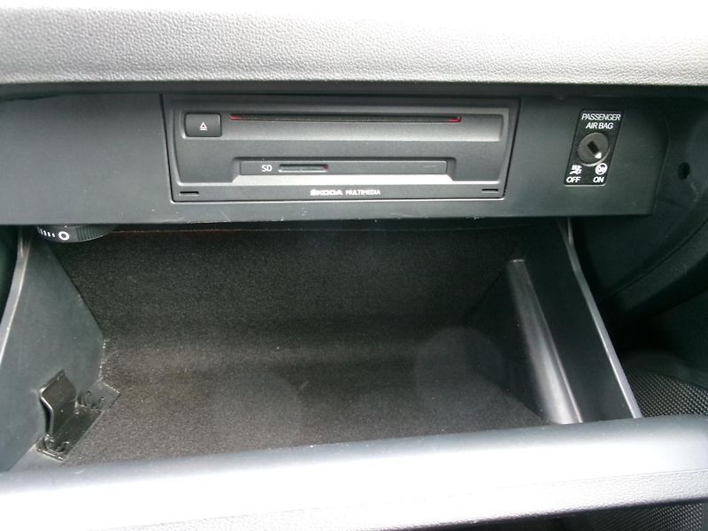 Škoda Octavia (2014) 2,0TSi VRS AC TEMP VÝHŘEV - fotka 30 z 39