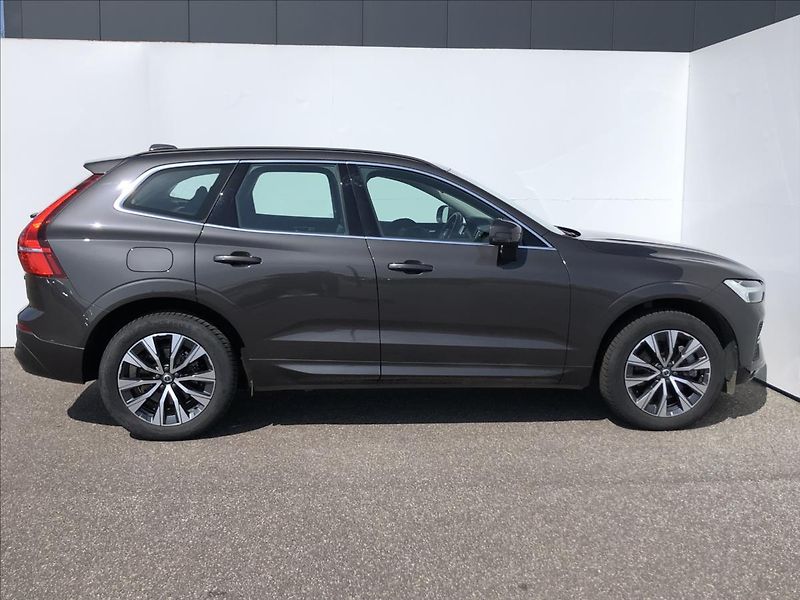 Volvo XC60 2,0 AWD MOMENTUM PRO  B4 - fotka 10 z 27