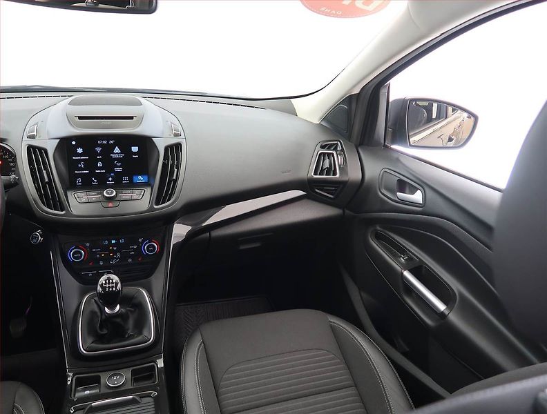 Ford Kuga (2017) 2.0 TDCi, 4X4, ČR,1.maj - fotka 8 z 19