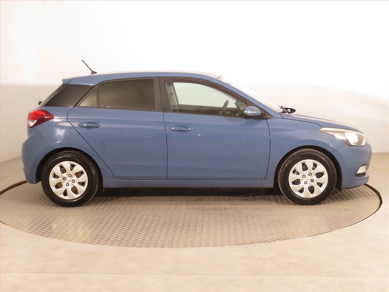 Hyundai i20 (2016) Active 1.2, Serv.kniha - fotka 6 z 14