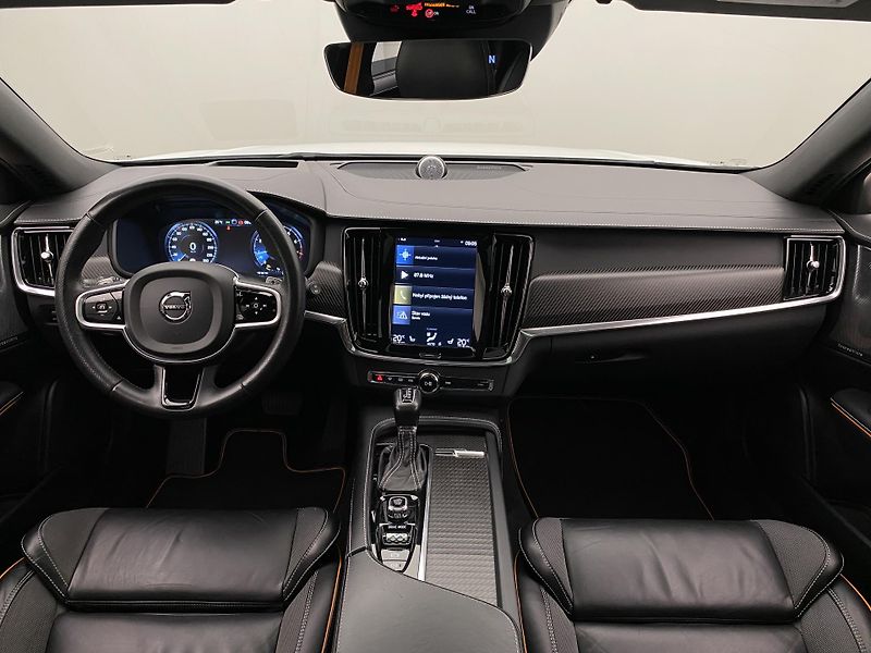 Volvo V90 CC T6 AWD OCEAN RACE AUT CZ - fotka 2 z 57