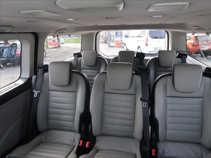Ford Tourneo Custom 2,0 EcoBlue,96kW,8míst,automat - fotka 24 z 29