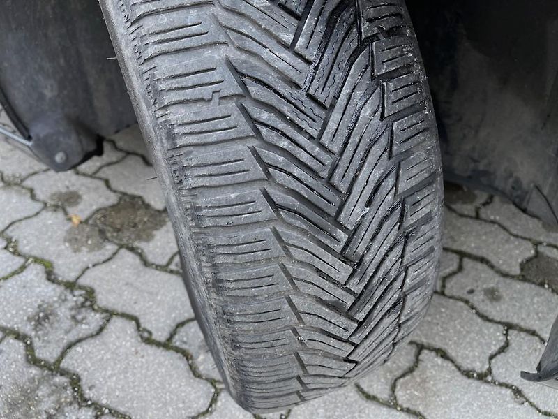 Peugeot 308 2.0 HDI 110 kW navi. serviska - fotka 18 z 26