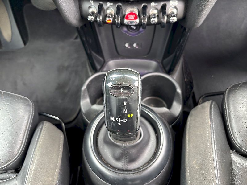 Mini Cooper (2018) S 141 kW 5 dveří - fotka 26 z 26