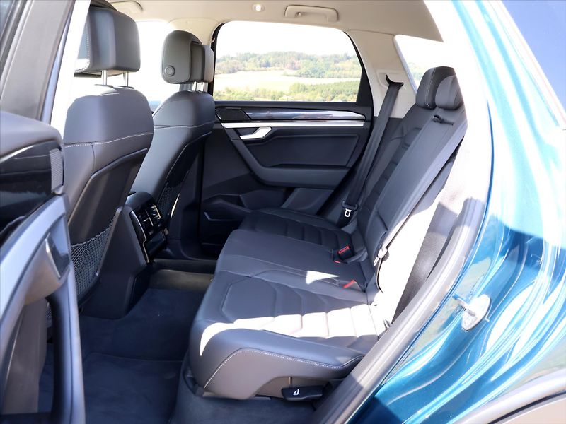 Volkswagen Touareg 3,0 TDI 210kW 4M LED DPH CZ - fotka 14 z 28