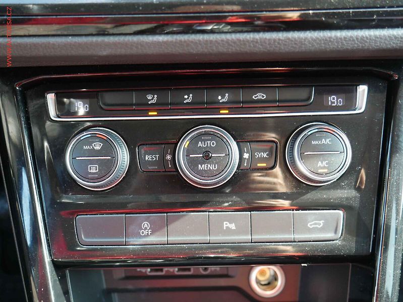 Volkswagen Touran (2019) 2.0TDi, DSG, navi - fotka 18 z 18