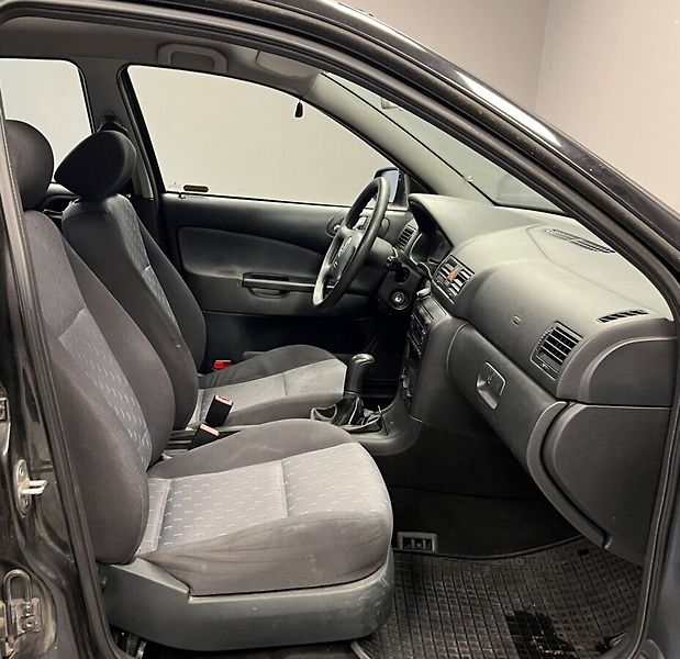 Škoda Octavia 1,9 TDI Tour - fotka 7 z 13