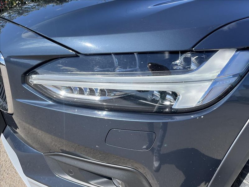 Volvo V90 2,0 B4 145KW CROSS COUNTRY DPH - fotka 41 z 43