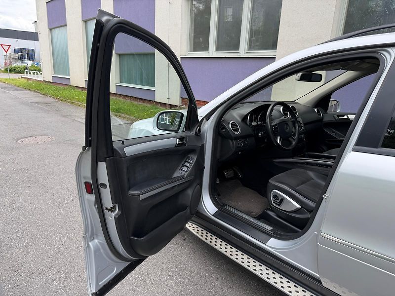 Mercedes-Benz Třídy M ML 320 3,0 CDi 4matic AMG - fotka 8 z 21