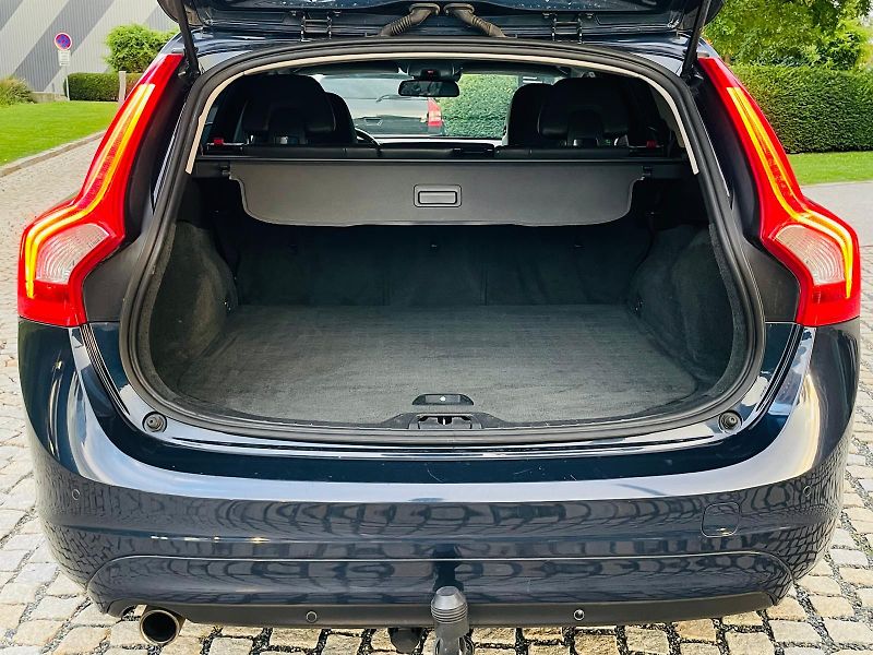 Volvo V60 2.0D3 5VÁLEC SERVISKA TAŽNÉ - fotka 20 z 45